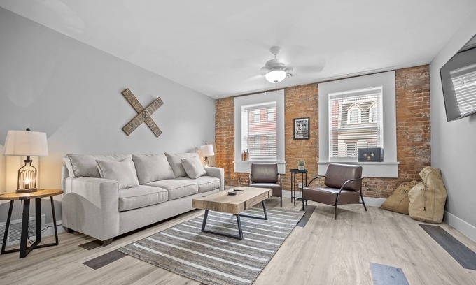 St. Charles Apartment | Western-Themed 2-Bedroom Hideout for Outlaws 204-2