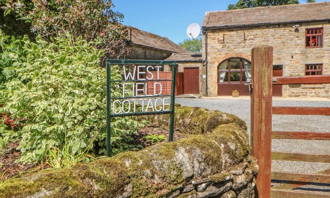 Mickleton Cottage | WESTFIELD COTTAGE, pet friendly, with a garden in Mickleton, Teesdale