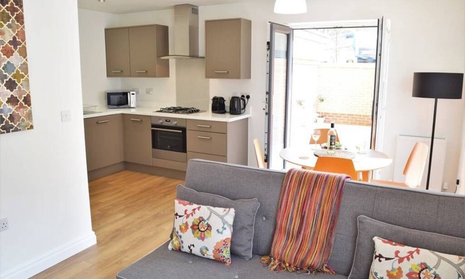 Peterborough Apartment | Westlake Apartment No.2 in Hampton, Peterborough