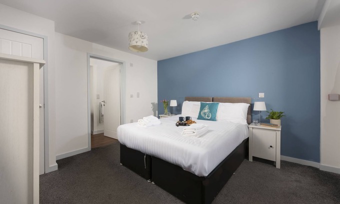 St Just Hotel | Wheal Owls, B&B - a hotel room that sleeps 2 guests in 1 bedroom