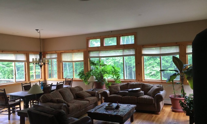 Woodstock House | Where the Broadway Stars Vacation! Private Woodstock getaway & walk to town!