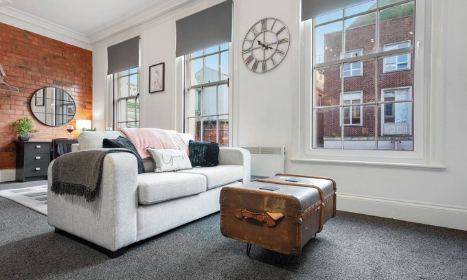 Pontrilas Apartment | WhiskAwayStays No. 58 Studio No. 1