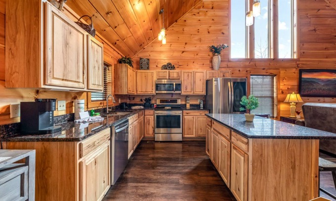Gatlinburg - Pigeon Forge Cabin | Whispering Pines Retreat By Ghosal Luxury Lodging
