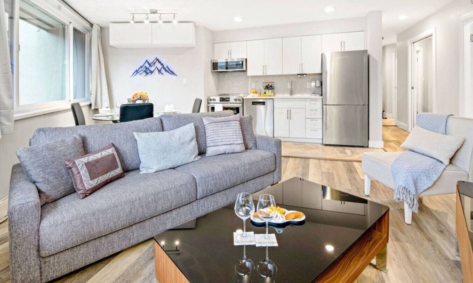 Whistler Village Apartment | Whistler Central, 2 Min to Gondola, Free Parking/Above Bar & Club