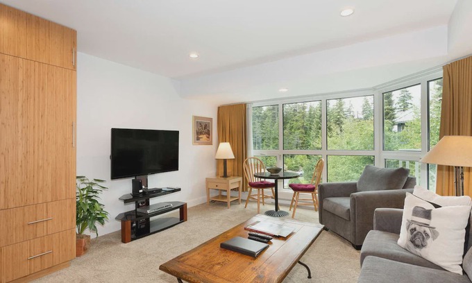 Blackcomb Hotel | Whistler - Le Chamois - Signature 1 Bedroom #211