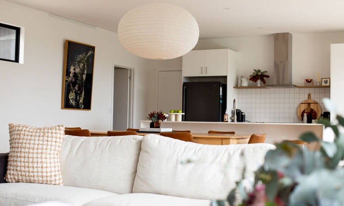 White Beach House | White Beach Retreat - Luxe Waterviews