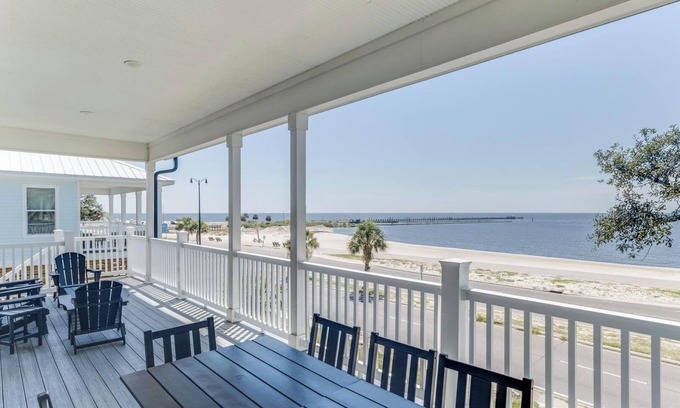 Mississippi City House | White Breeze