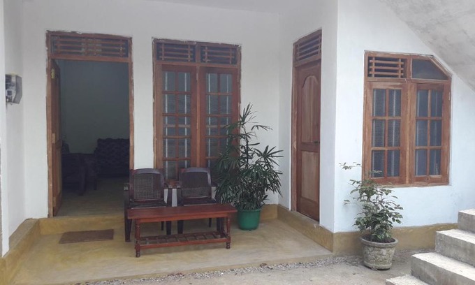 Midigama East House | White castle