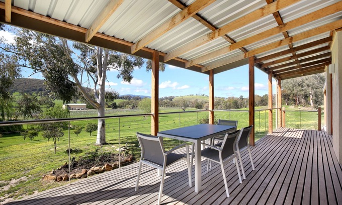 Healesville House | White Gum Unit - Belaradah on Stefani Estate Vineyard