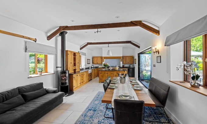 Abergavenny House | White Horse Farmhouse