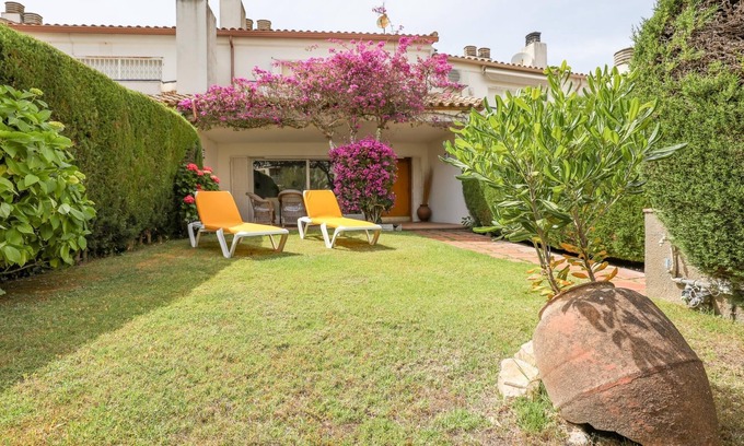 Palamos Villa | White House in Palamós