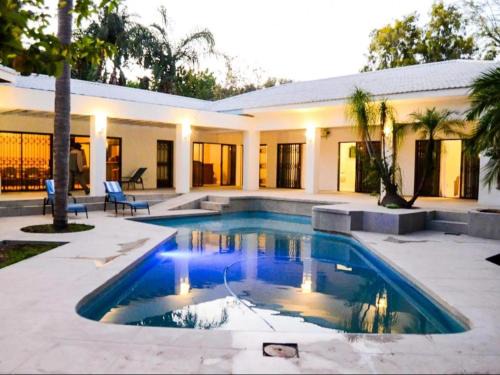 Upington Hotel | White House River Manor