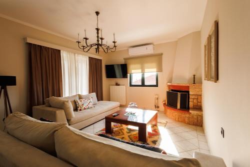 Konitsa Apartment | White lavender house