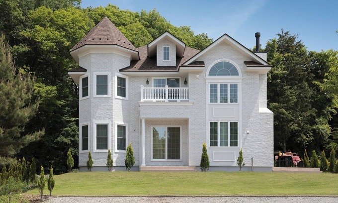 Oiwake House | White Palace | Britishstyle villa nestled in the / Kitasakugun Nagano