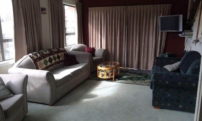 Ohakune House | White Peakes Lodge - fully furnished house