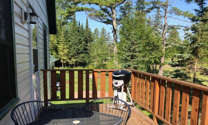 La Pointe House | White Pine - Cozy Carriage House in Town on Madeline Island - Easy Walking to