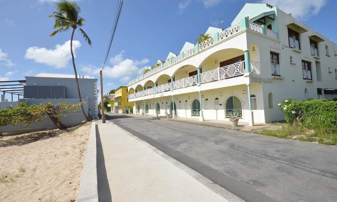 Douglas Villa | White Sands G4, St. Peter