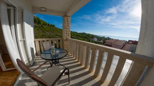 Promajna Bed & Breakfast | White Stone Villa