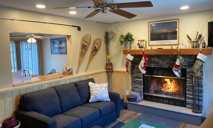 Wilmington House | Whiteface Wilmington Cottage Level 2 EV charger~Hot tub-Fireplace-Dog friendly