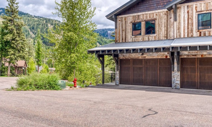 Whitefish House | Whitefish Mountain Escape, 6 Bedroom Sleeps 14, Amazing Views!