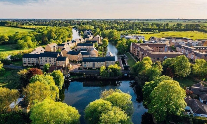 St Neots Apartment | Whitehouse Guest House