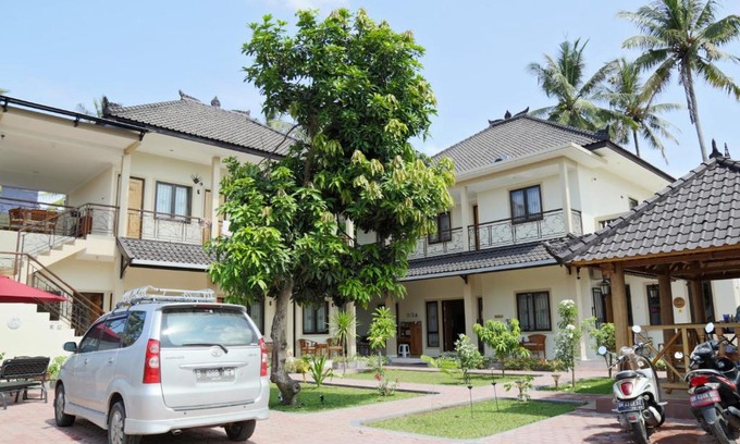 Senggigi House | Whiterose Guesthouse