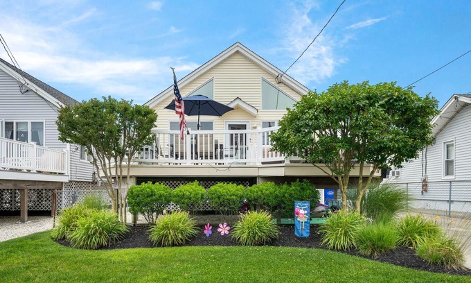 Avalon House | Whole home in Avalon, close to everything!