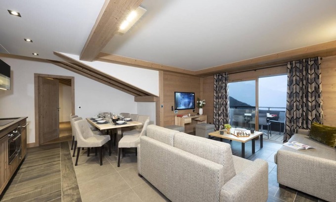 Les Eucherts Apartment | Wifi, ski-in/ski-out & foot of the slopes, view mountain, fitness, swimming pool, balcony, parking