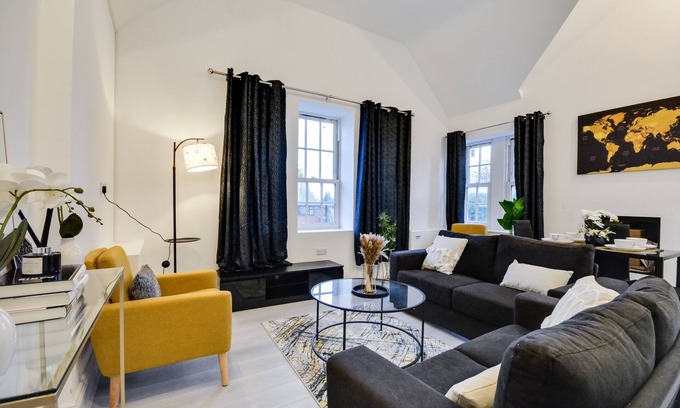 Wigan Apartment | Wigan - Apartment - Sleeps 6