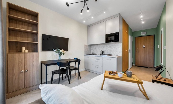 Wlochy Apartment | Wiktoryn Studio - Balcony, Gym & Sauna