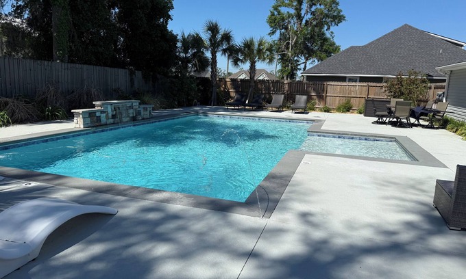 Lake Park House | Wild Adventures Escape with King Bed & Resort Style Pool