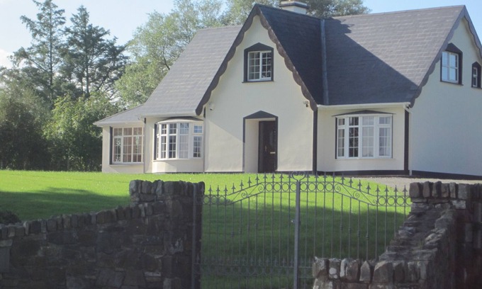 Ballylongford House | WILD ATLANTIC WAY TARBERT ADARE GOLF Kerrylodge.com.Beach GamesRoom discounts