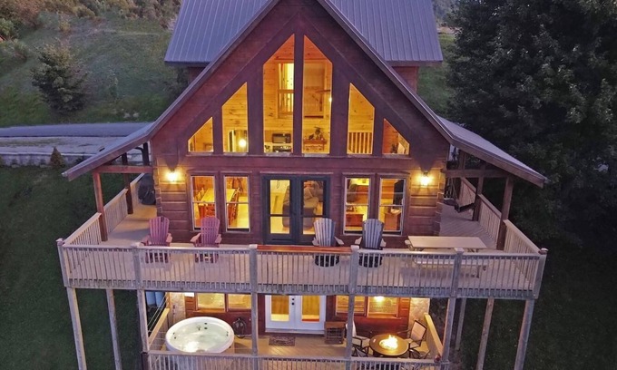 Wolf Laurel Cabin | Wildlife Ridge-Views, Gameroom, Hot Tub 4300' Elev