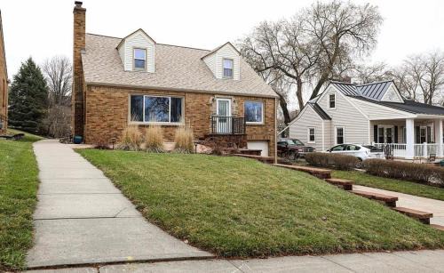 Morton Meadows House | William