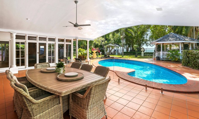 Kewarra Beach House | Willow Garden Stays Cairns - Beachfront Luxury Home