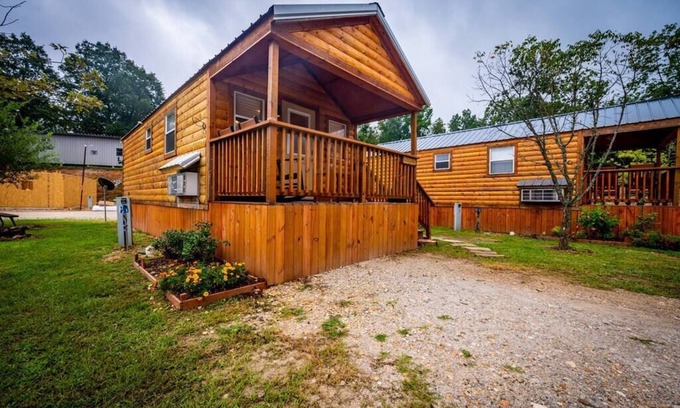 Broken Bow Cabin | Willow: Sleeps 3, Tiny Cabin, Pets, Near Lake/Park