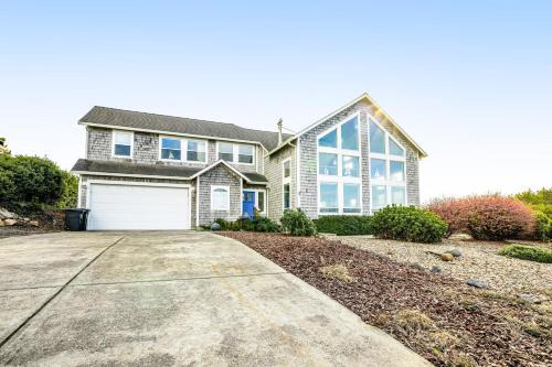 Cloverdale House | Wind 'N Sails