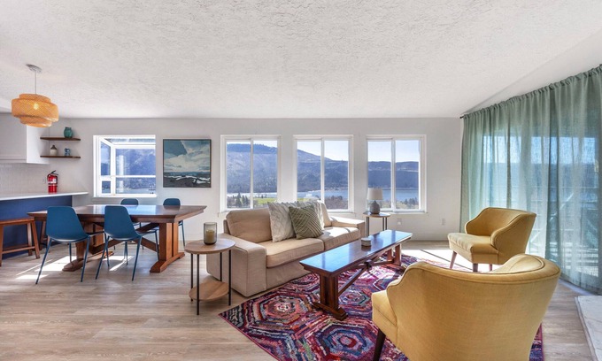 Lyle House | Wind View - River View, Lyle, WA - Kiteboarders Paradise