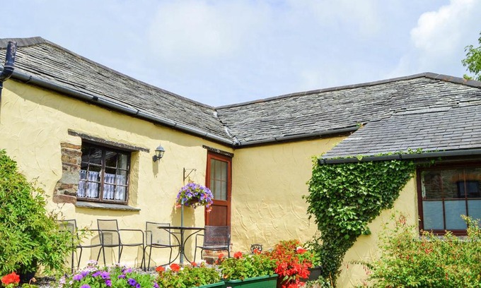 Hartland House | Windbury Cottage