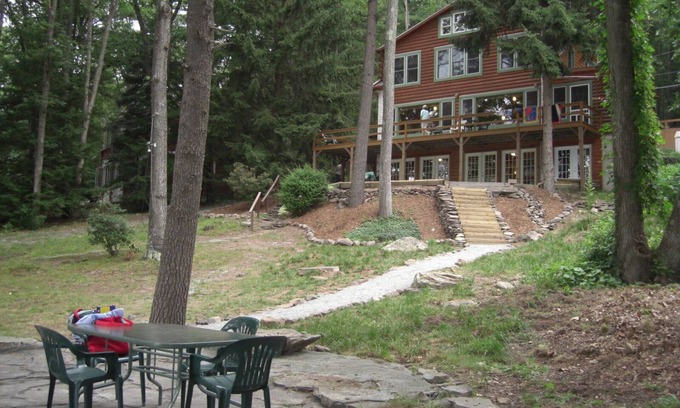 Hawley Cottage | WINDWARD Lodge - LARGE LAKEFRONT & Ski Slope View - sleeps 14+