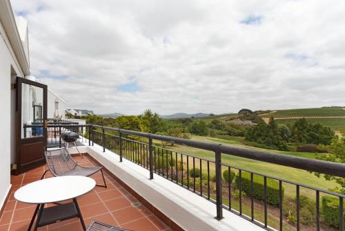 Stellenbosch Cabin | Winelands Golf Lodges 9