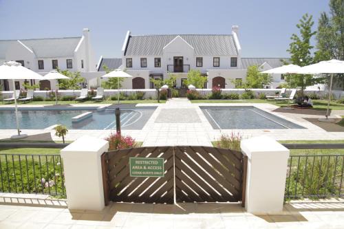Stellenbosch Cabin | Winelands Golf Lodges 21