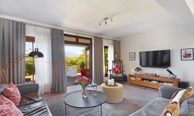 Stellenbosch Villa | Winelands Golf Lodges 1