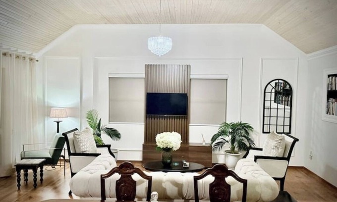 Somerset West House | Winelands, Shorelines, and Cityscapes