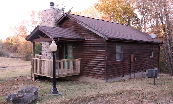 Makanda Cabin | Winetrail Cabin - SIU, Giant City SP, Shawnee Forest, & Cedar Lake minutes away!