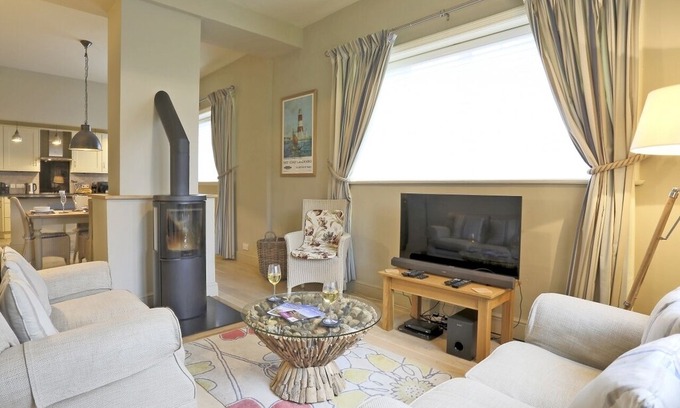 Orford House | Wing Cottage - Two Bedroom House, Sleeps 4