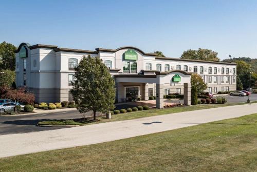 Vienna Hotel | Wingate by Wyndham Parkersburg-Vienna