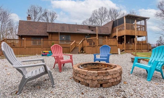 Damascus House | WinklerWald- 6 BR family retreat