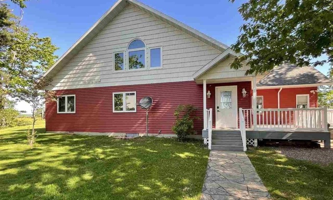 Big Bay House | Winter Escape on Big Bay, Lake Superior - 40 minutes to Marquette