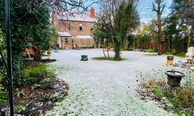 Huyton House | Winter Escape with heated pool